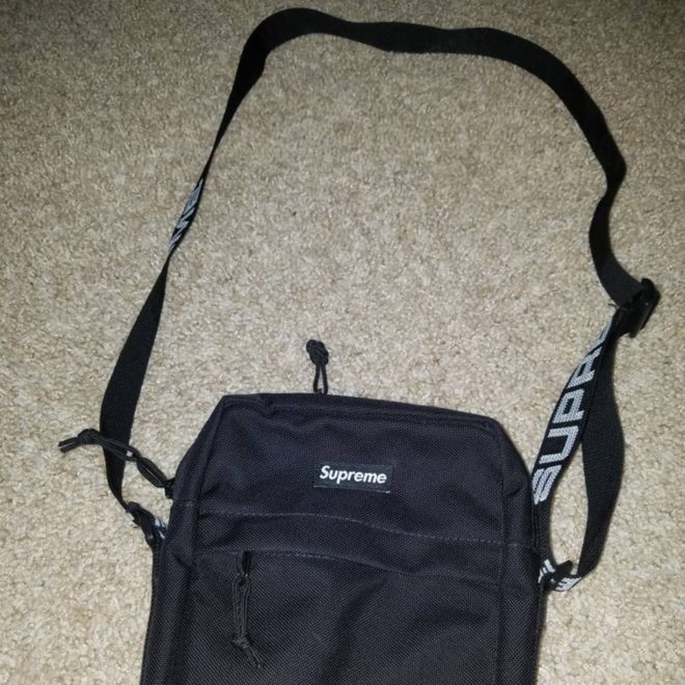 Supreme Black shoulder bag ss18